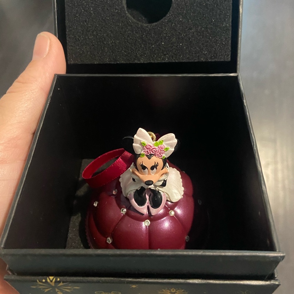 Minnie Mouse Christmas engagement ring ornament
